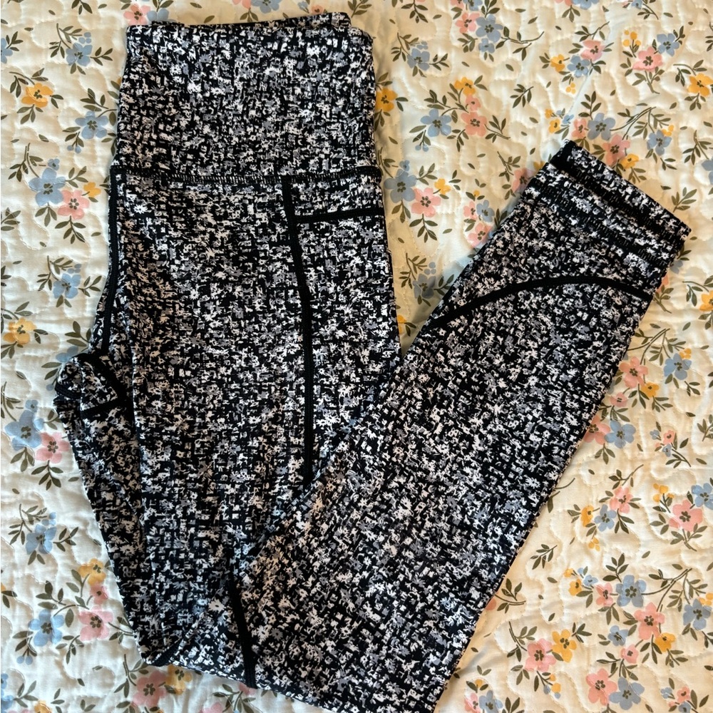 ZYIA Monochrome Textured Leggings